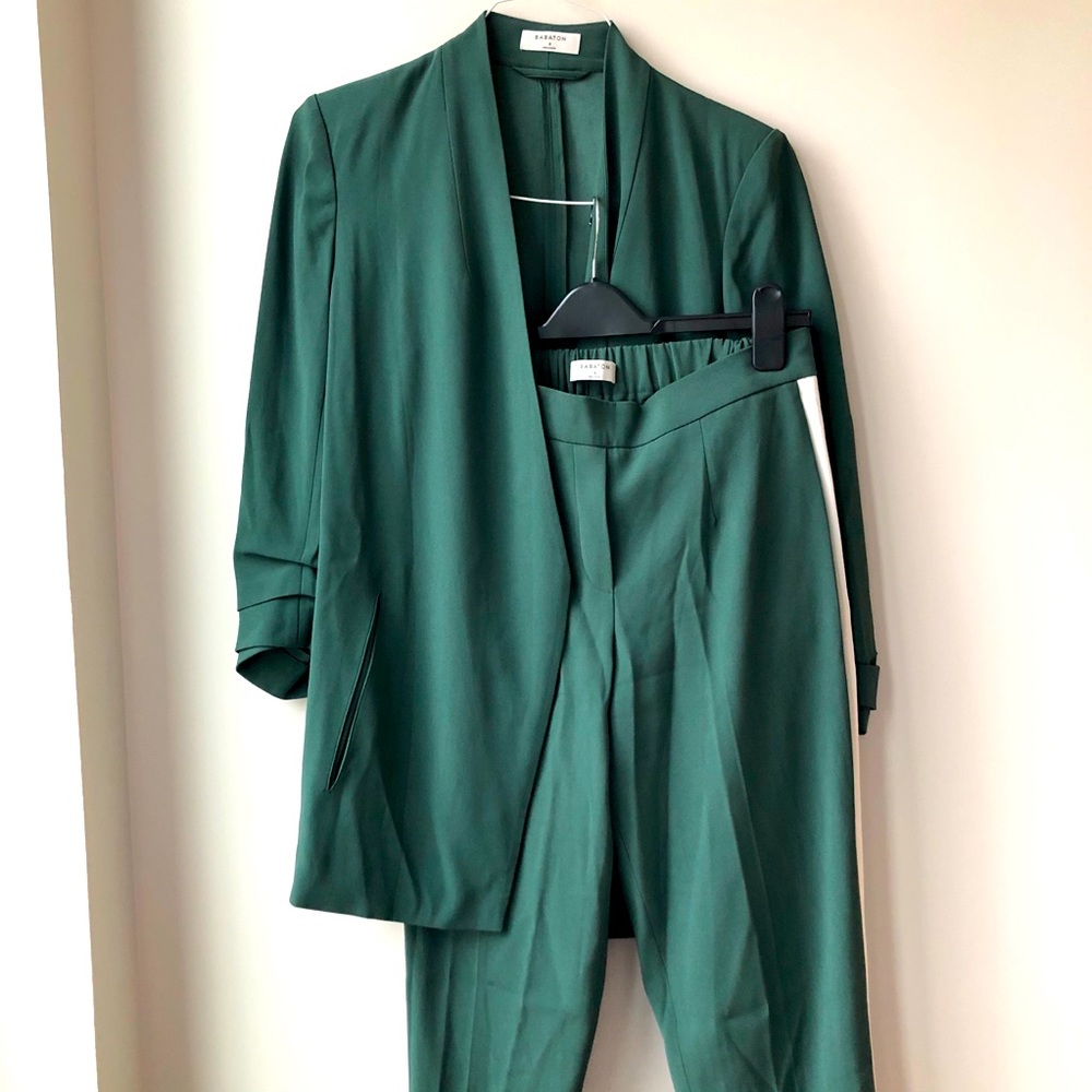 Aritzia’s Babaton Green Women’s Suit 2-piece